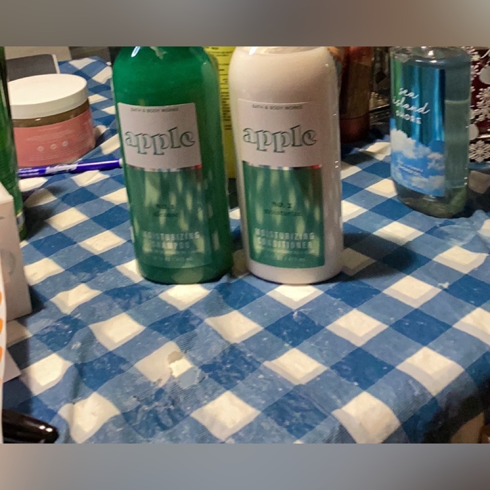 Bath & Body Works Apple conditioner & shampoo